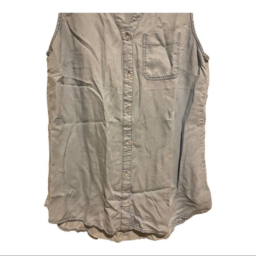 Chico's Sleeveless Button Down - Picture 3 of 8